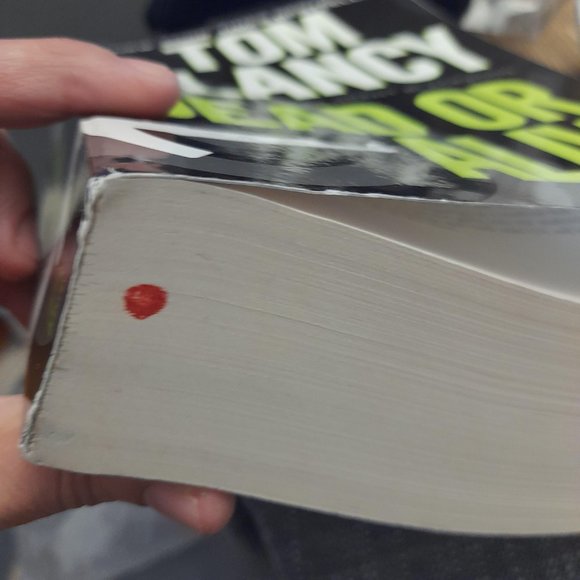 Set of 2 large paperback Tom Clancy Novels. - Picture 7 of 16